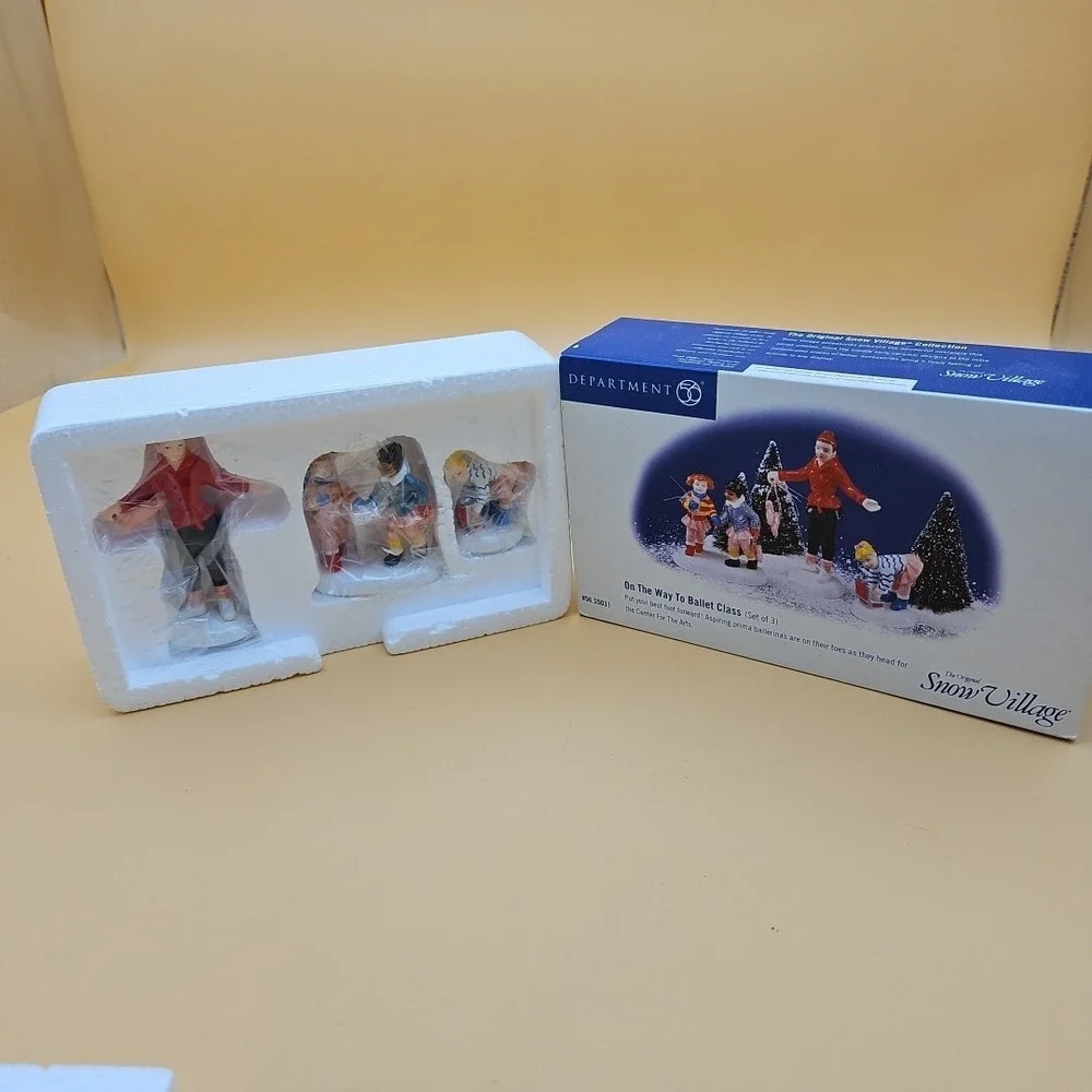 Department 56 Snow Village On The Way To Ballet Class Figurines Set #56.55031